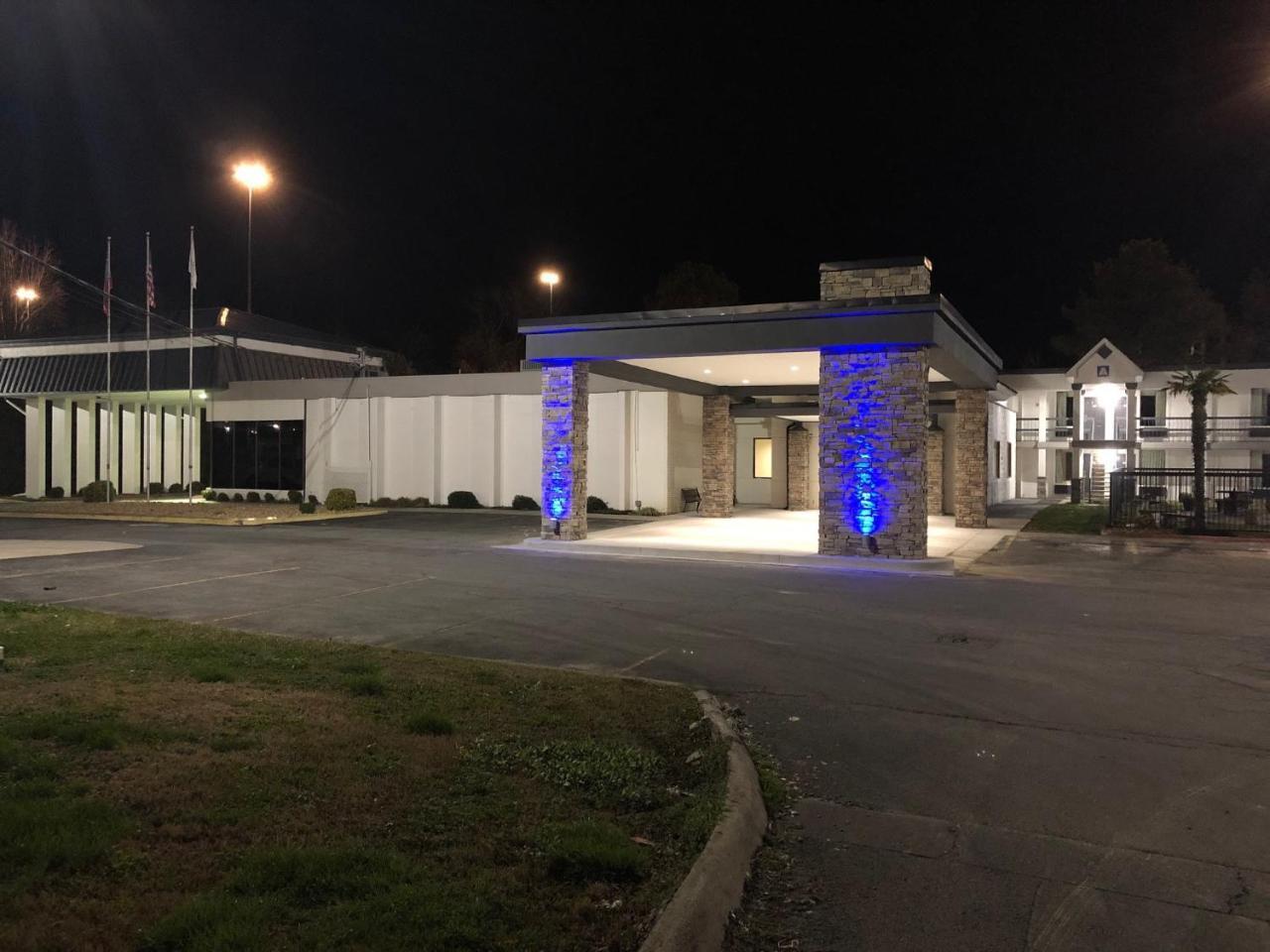 Quality Inn Dalton Exterior photo